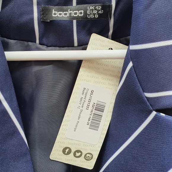 Boohoo Cropped Power Shoulder Pinstripe Blazer - Picture 3 of 10